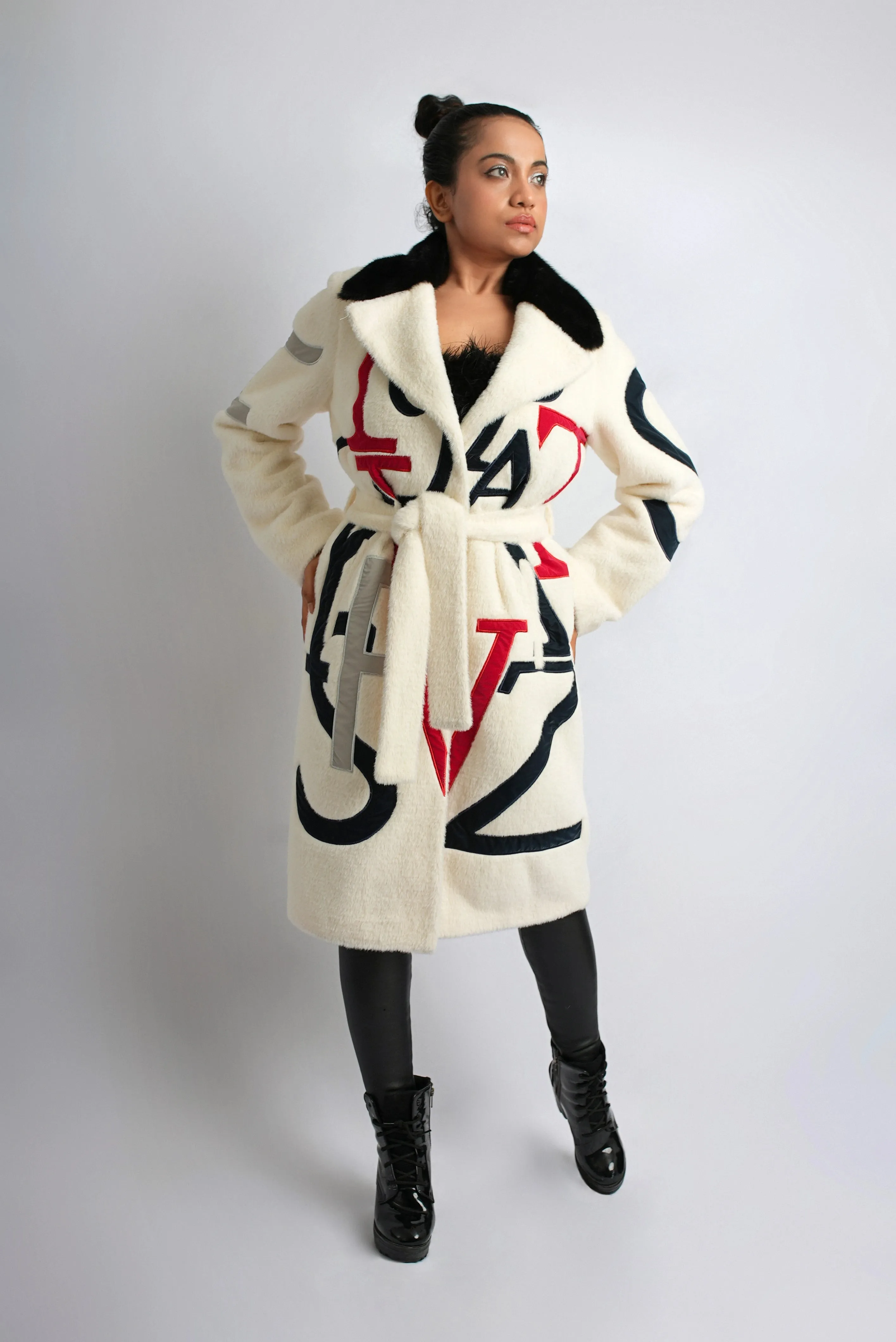 Off-White Lama Wool Knee-Length Coat with Mink Fur Collar & Letter Design