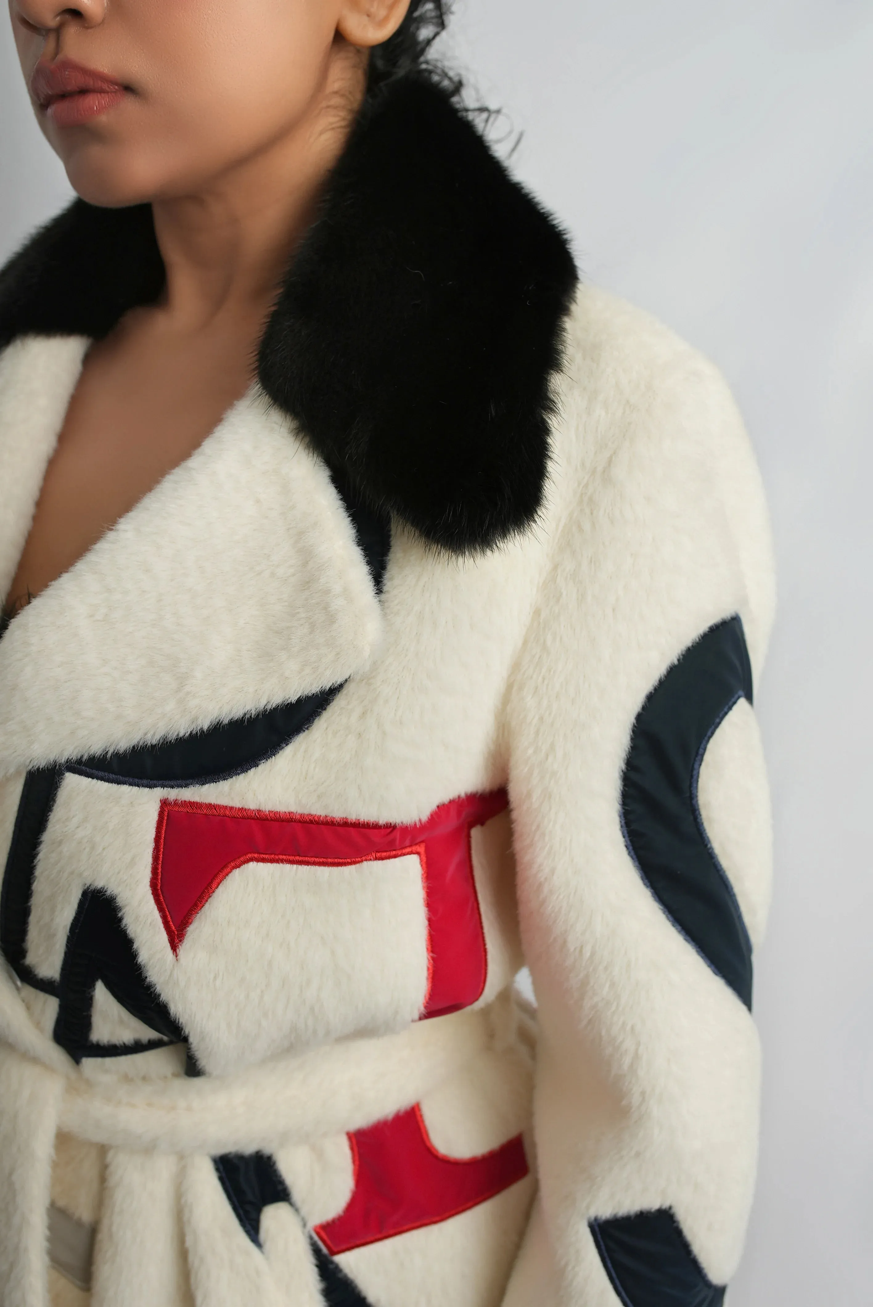 Off-White Lama Wool Knee-Length Coat with Mink Fur Collar & Letter Design