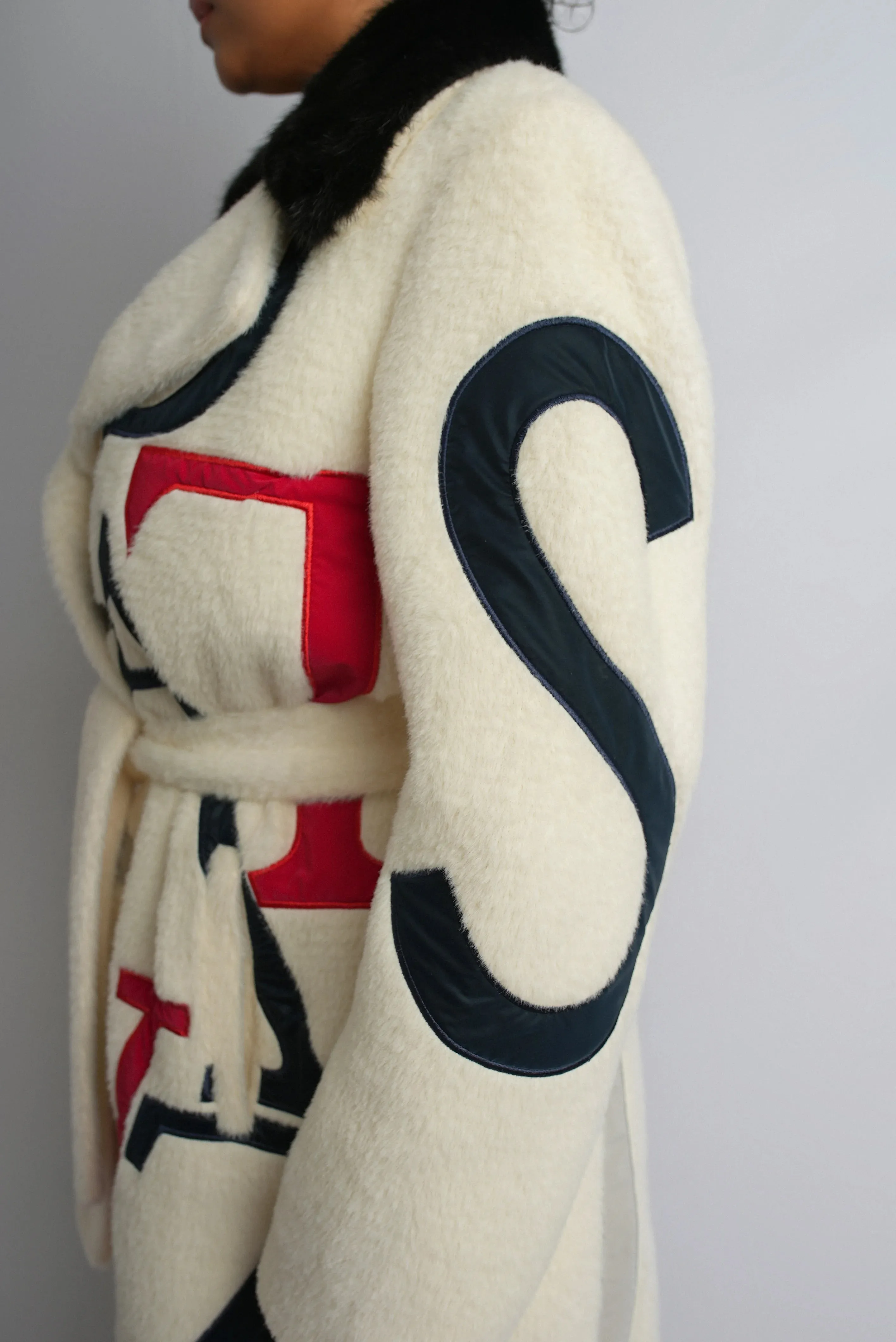 Off-White Lama Wool Knee-Length Coat with Mink Fur Collar & Letter Design